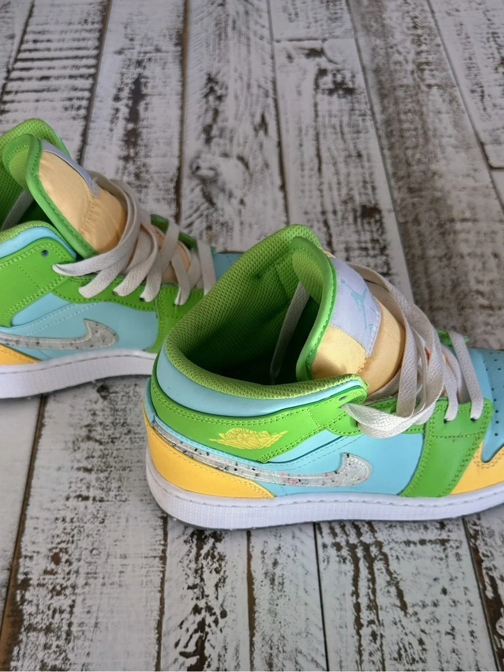 Nike Jordan 1 Mid SE (Glacier Ice, Citron Pulse, Action Green) - Youth 5